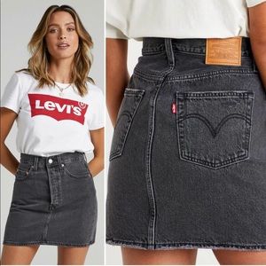Levi’s Premium Ribcage Skirt in Noir Black